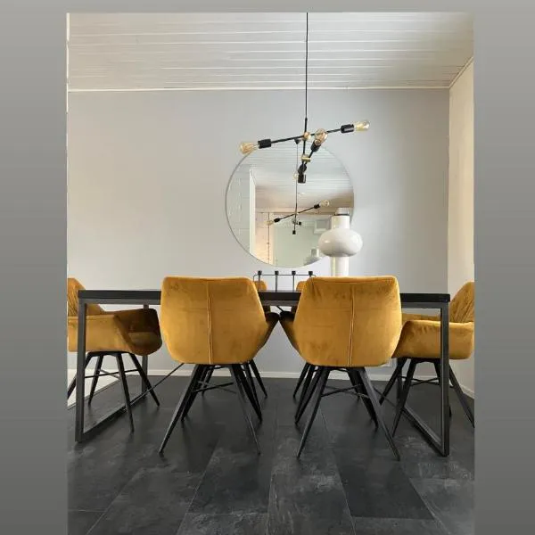 Omakotitalo rauhallisella sijainnilla lähellä keskustaa Maksuton pysäköinti ja puusauna, hotel a Hämeenlinna