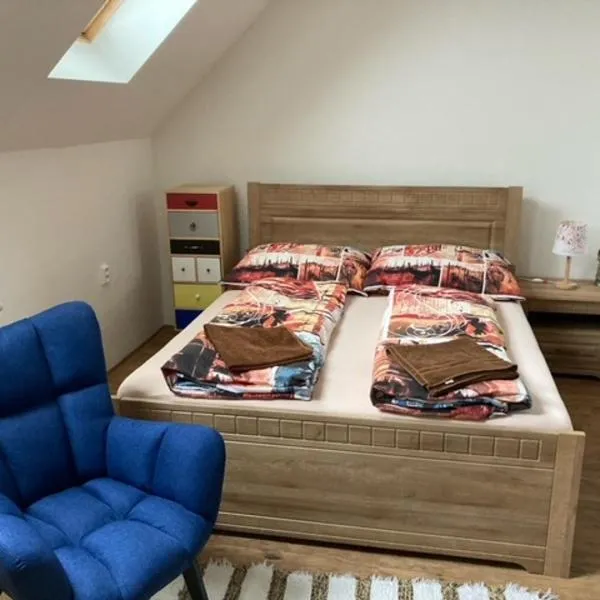 Dvojlôžková izba s vlastnou kúpelňou v priemyselnej zóne, hotel en Vranov nad Topľou