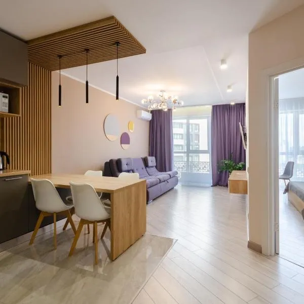 Petrovdom 41b-59b-90b-77b stunning City View apartments at RC Kvartet, Central Railway Station, hotel in Kyiv