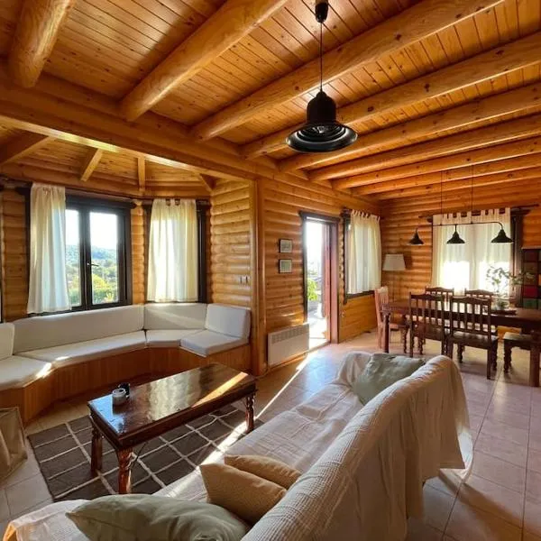 Chalet Klimatia - Όμορφη ξύλινη μεζονέτα με τζάκι, hotel in Klimatiá