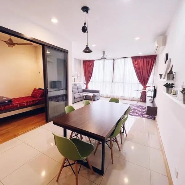 Connected train 3 Bedrooms - ABOVE KLGATEWAY MALL 14, hotel in Kuala Lumpur