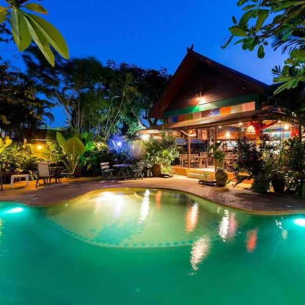 Shanti Lodge Phuket, hotel in Chalong 