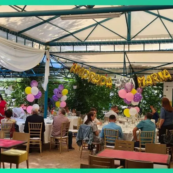 Conacul cu Nuci、Arcudaのホテル