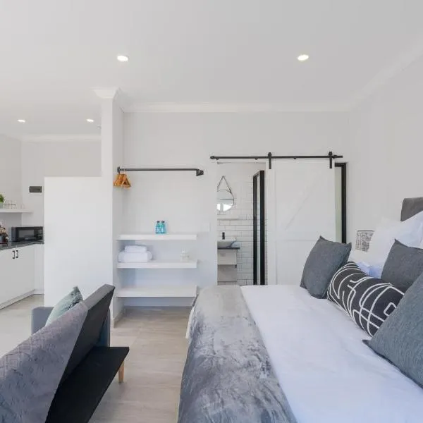 34.4 Degrees South Studio Apartment, hotel v destinaci Agulhas