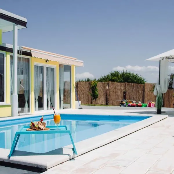Bungalow Lux, hotel u gradu Novi Banovci