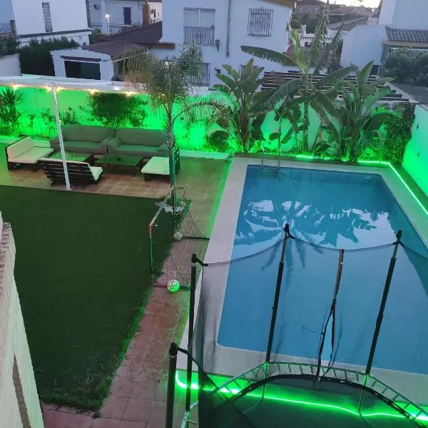 Apartamento privado con piscina y jardin compartidos., hôtel à Valencina de la Concepción
