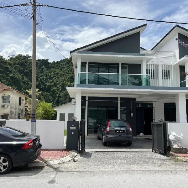 LOW SEASON PROMOTION! 4B12B Mountainville Bungalow, hotell sihtkohas Ipoh