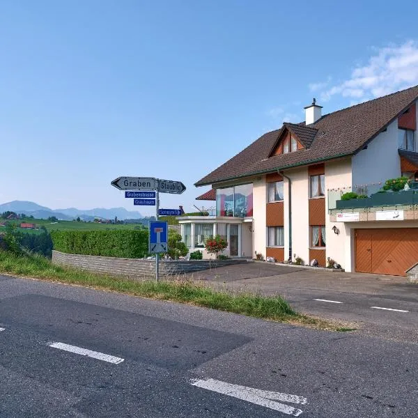 Ruhige Zimmer im Grünen und Studio im Naherholungsgebiet, Hotel in Sigigen