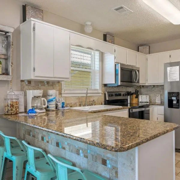 200 yds to private gated beach access- 3BR-2BA- quiet location in the heart of Destin!, Hotel in Destin