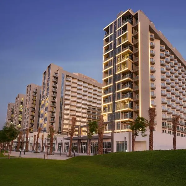 DAMAC Hills 2 Hotel, an Edge by Rotana Hotel, hotel v Dubaji