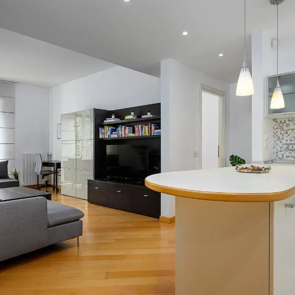 garibaldi sempione sarpi 10 min - big apartment 85m - self-check-in 5th floor, hotel en Milán