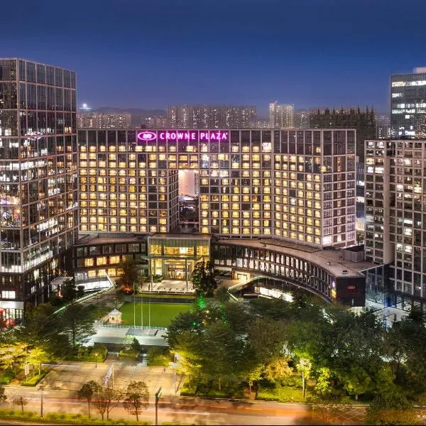 Crowne Plaza Shenzhen Longgang City Centre by IHG โรงแรมในLonggang