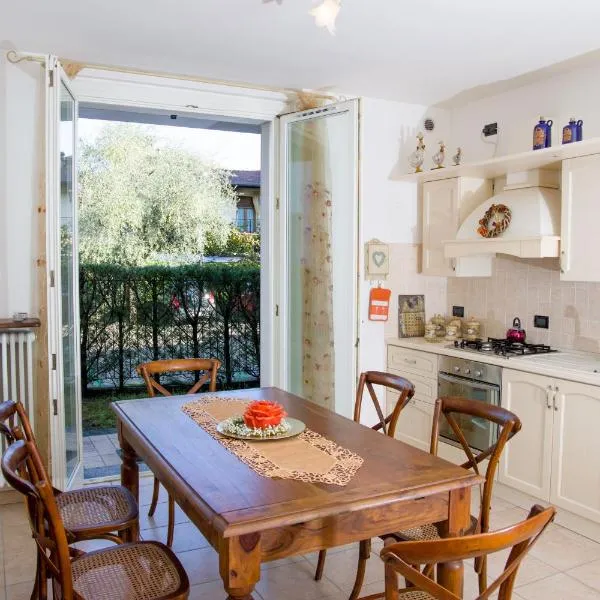 Appartamento con giardino e parcheggio privato, hotel em Bellagio