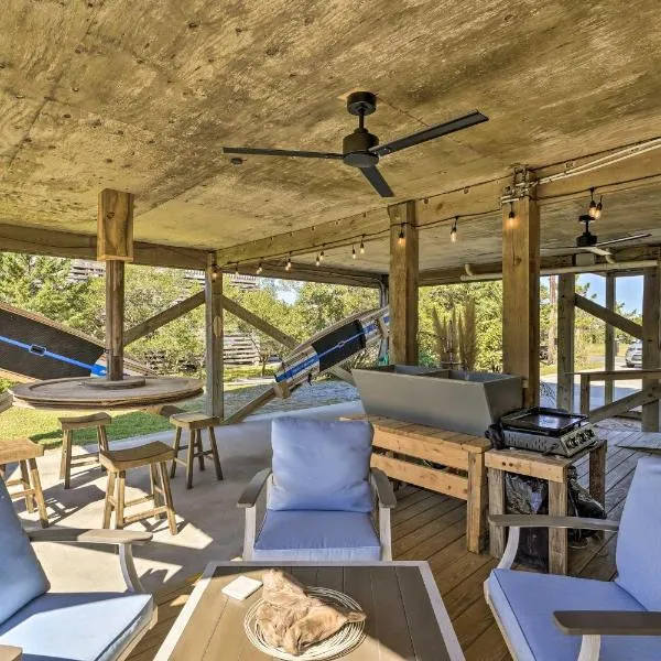 Walk to Bay and Boat Launch Beach House in Avon, hotel in Avon