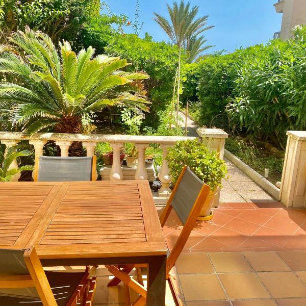 Authentic and beautiful one bedroom apartment Seafront with Garden Cannes