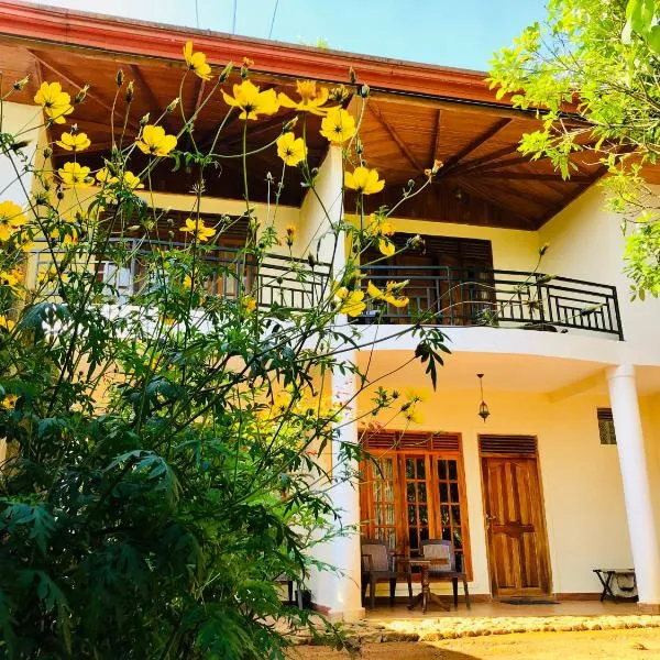 Hotel mango tree nearest Adam's peak, ξενοδοχείο σε Nallathanniya