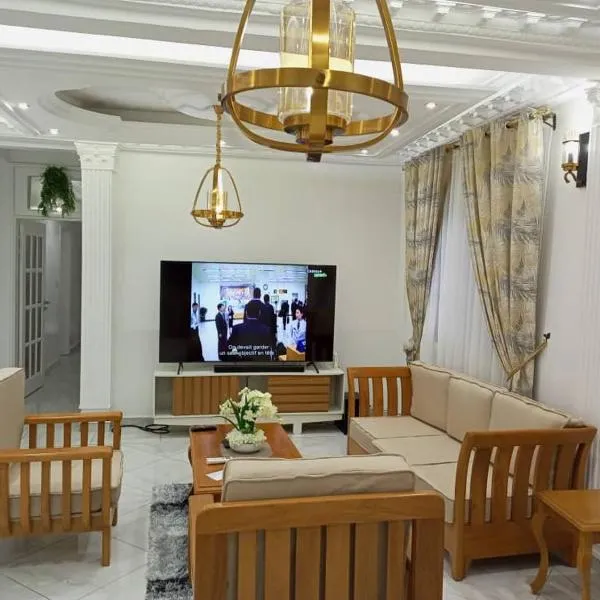 MH - Upper Floor Apart, khách sạn ở Douala