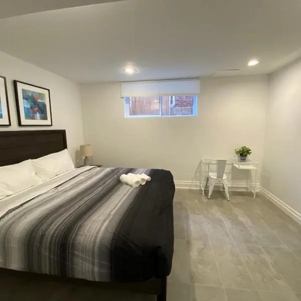 Yorkmills and Bayview !A Spacious and Modern Private Bdr with Shared Bathroom，位于多伦多的酒店