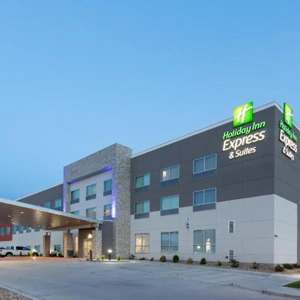Holiday Inn Express & Suites - Firestone - Longmont by IHG, hotel v destinaci Longmont