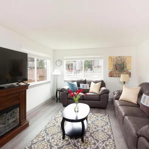 RIVERWALK SEASIDE- Walk to Beach, Seaside Beach Condo, Pet Friendly, Sleeps 6, hotel v destinaci Seaside