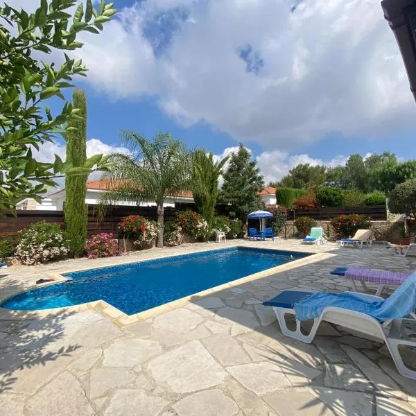 LE CAROUBIER splendid 3 bedrooms bungalow, hotell sihtkohas Zanaja