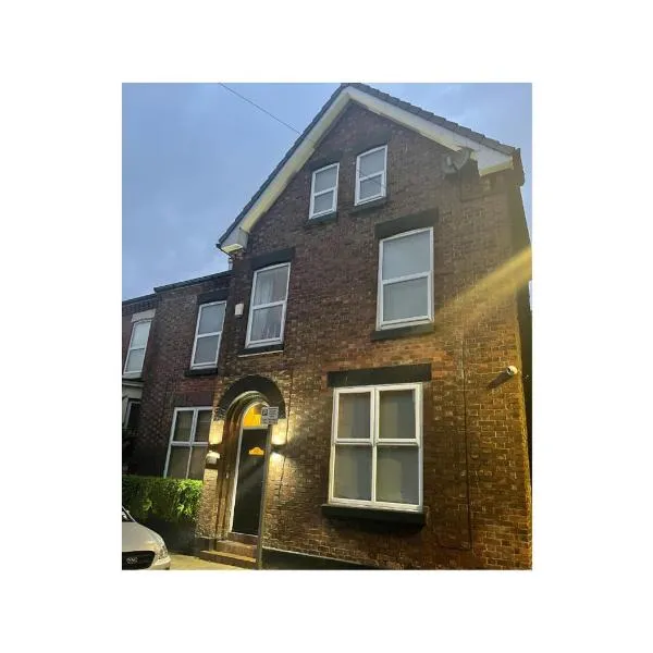 Home at 2 Tancred Road Anfield, hotel in Liverpool