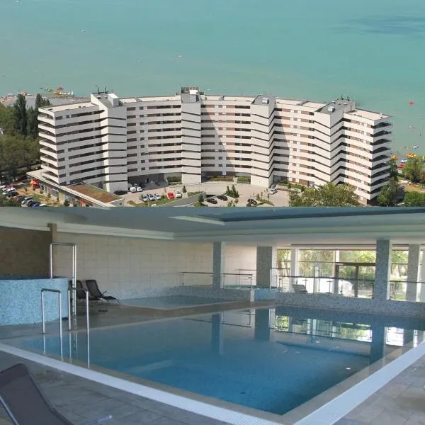 Club218 Wellness Apartments, hotel in Siófok