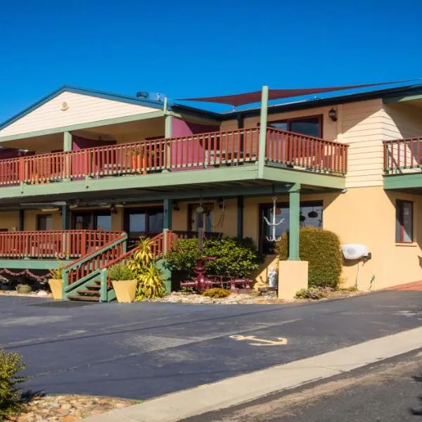 Anchors Aweigh - Adult Guests Only, hotel in Narooma