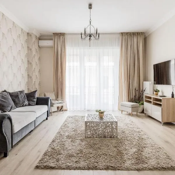De Luxe 1-bedroom, 2-bathroom Condo in the Center, hotel i Budapest