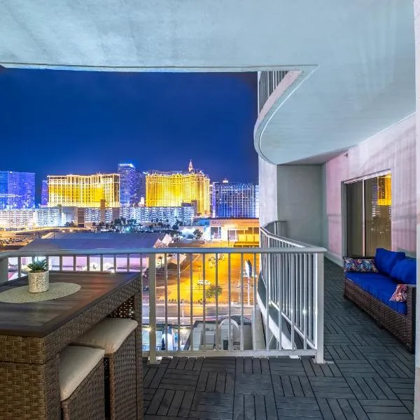 2100 SqFt Penthouse Suite W/ Strip Views! POOL GYM, hotel in Las Vegas