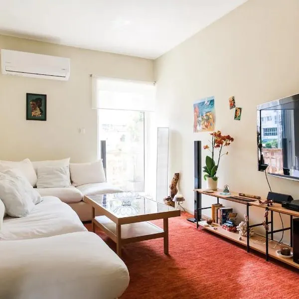 Central faliro Apartment near to marina, hotel di Athens