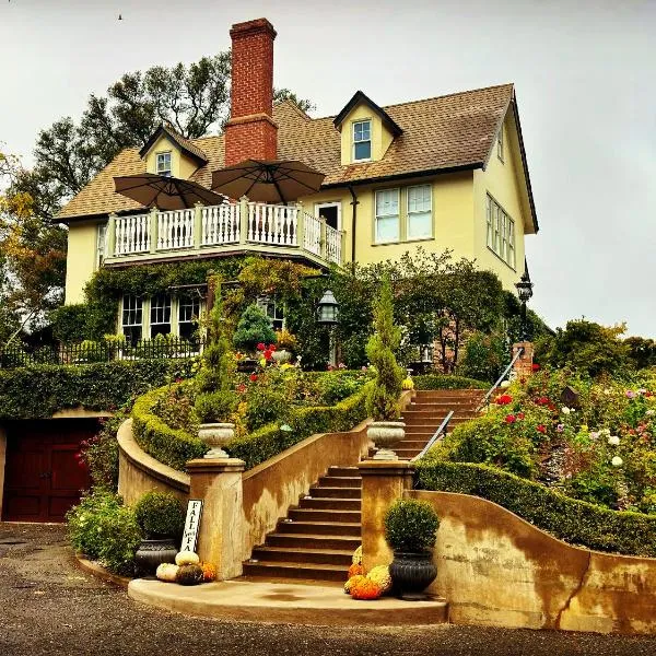 The Inn on Knowles Hill Bed & Breakfast Hotel、ソノラのホテル