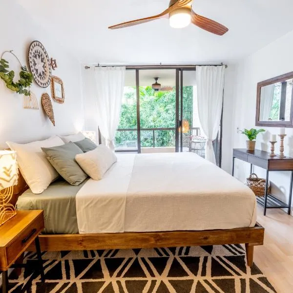 Hawaii Lifestyle Design Condo l Pool l Near Beach l AC l Free Parking l Sleeps 6, hotel a Kailua-Kona