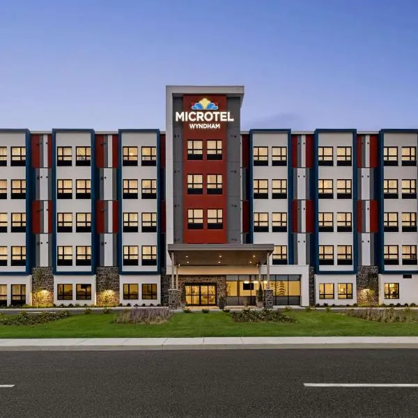 Microtel Inn & Suites Dorval QC, hotel i Dorval
