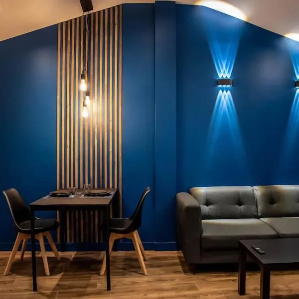 BLUE NIGHT - Jacuzzi - Bord de Seine, hotel v destinaci Corbeil-Essonnes