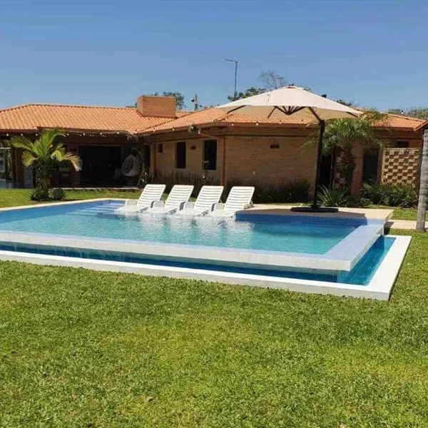 Casa con Piscina, Quincho, Cancha de Futbol/Volley, מלון בסן ברנרדינו