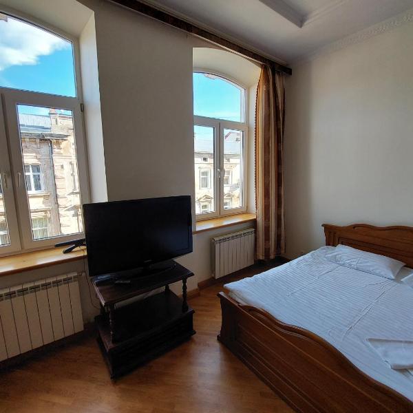 Apartment in a minute from Rynok Square and Opera House