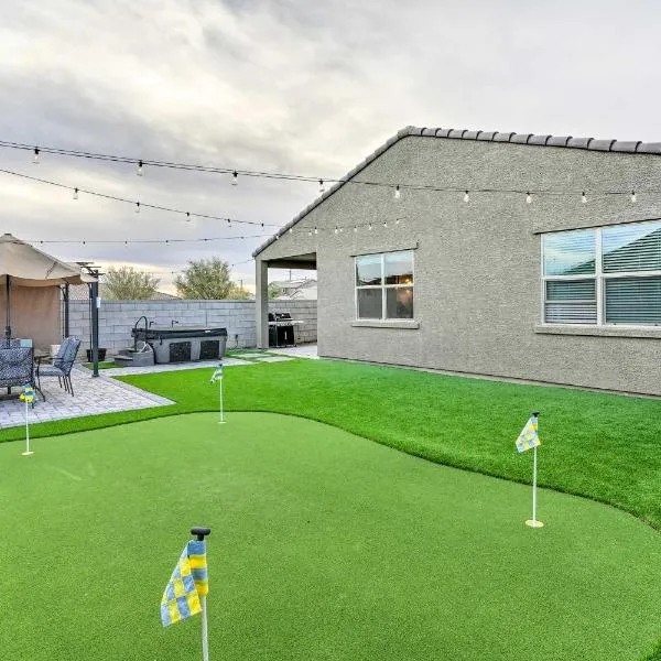 New-Build Glendale Home with Hot Tub and Putting Green, hotel en Glendale
