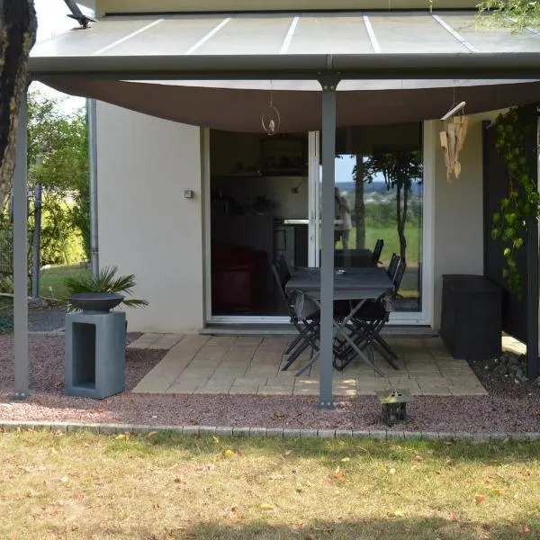 meublé entier indépendant en contigu de ma maison, ξενοδοχείο σε Saint-Georges-sur-Moulon