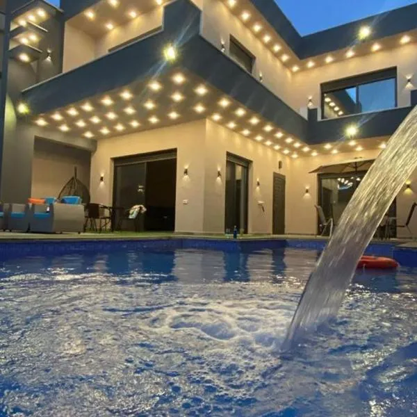 Villa Jana chalet - Private Villa - Dead Sea - Jordan, hotel a Ash Shāghūr