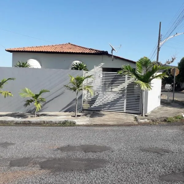 Nosso Lar casa inteira, completa e independente, hotel en Barra do Garças