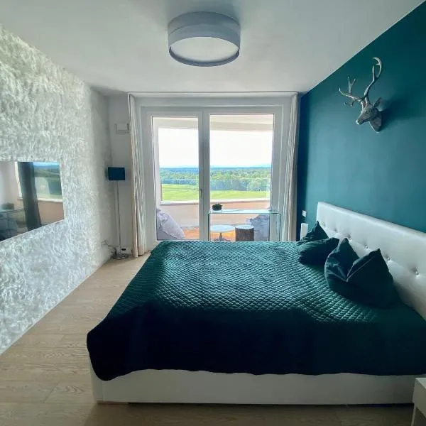 ALPEN-PANORAMA SUITE - Einzigartige Privatsuite hoch über München, 12tes OG, Alpenblick, Loggia, Whirlpool, 15 Minuten zum Zentrum, Ruhe und Erholung in der Stadt München für privat und geschäftlich Reisende, Hotel in München
