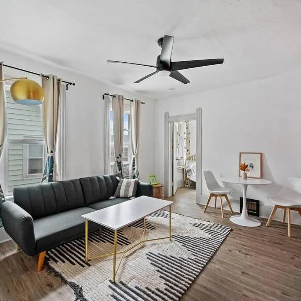 Center of Little Italy #4, hotel in Cleveland