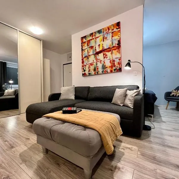 반스카 비스트리차에 위치한 호텔 BL - The Apartment Lenka, 24hr Self Check-in, Free Private Parking, Balcony with Mountain View, 5 minute walk to City Center
