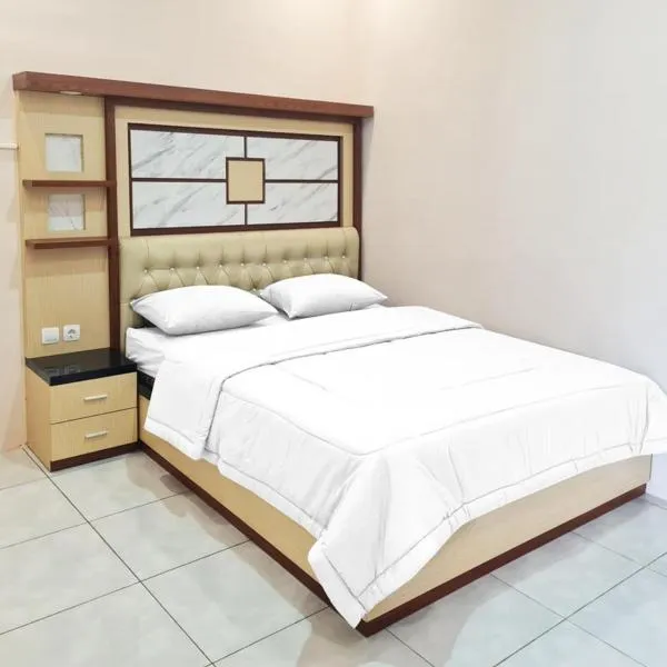 RedDoorz @ Jalan Nyai Enat Sampit, hotel v destinaci Sampit