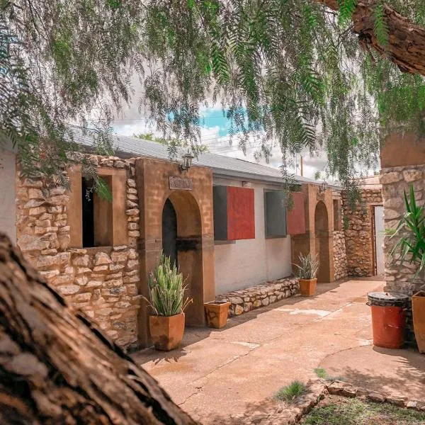 Nkisi Guesthouse, hotel in Kang