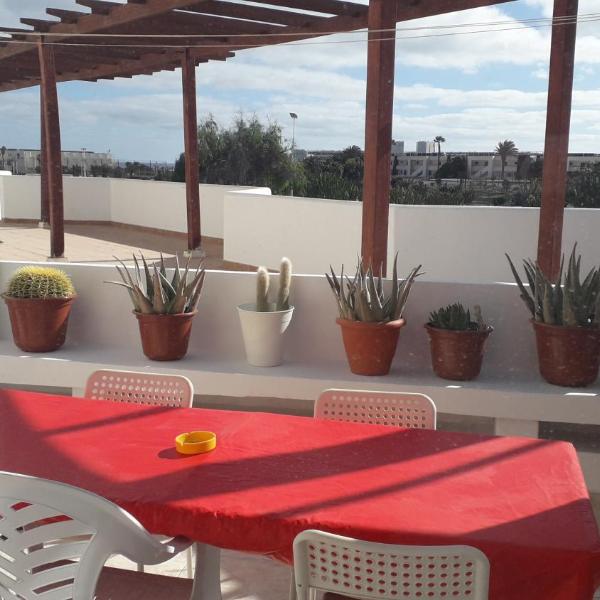 Sunny self-catering apartment Costa Teguise, Lanzarote, Spain