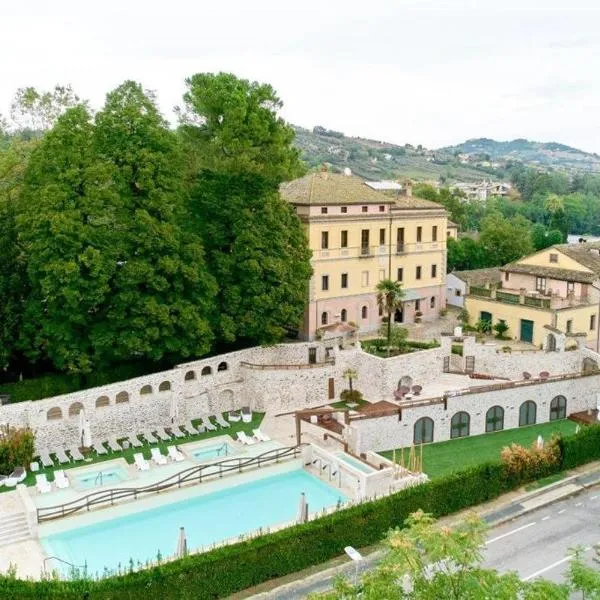 Hotel Corte dei Tini, hotel in Teramo