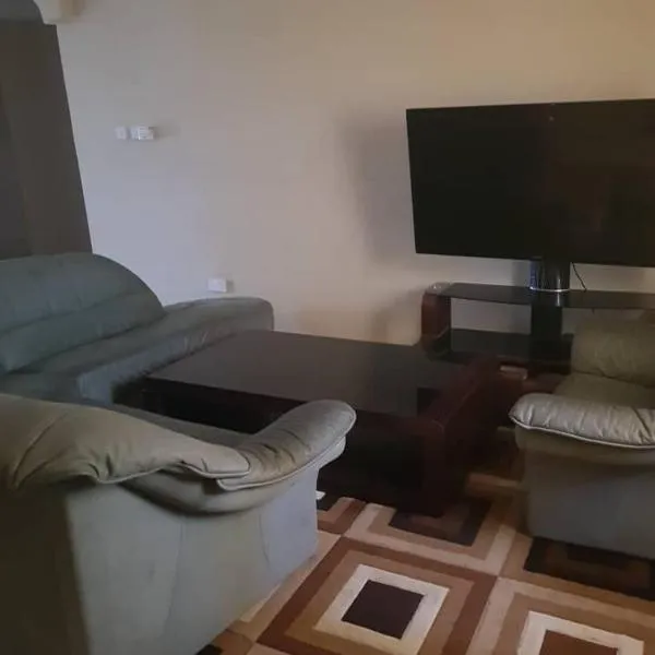 Touray Guest House, hotel in Old Yundum
