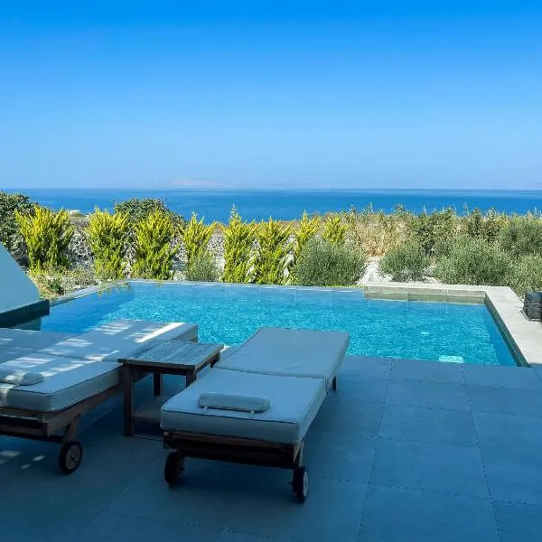 Phaos at Saint John Villas with private heated pool, hotel v destinaci Oia